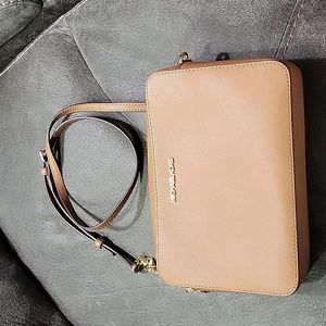 Michael kors crossbody